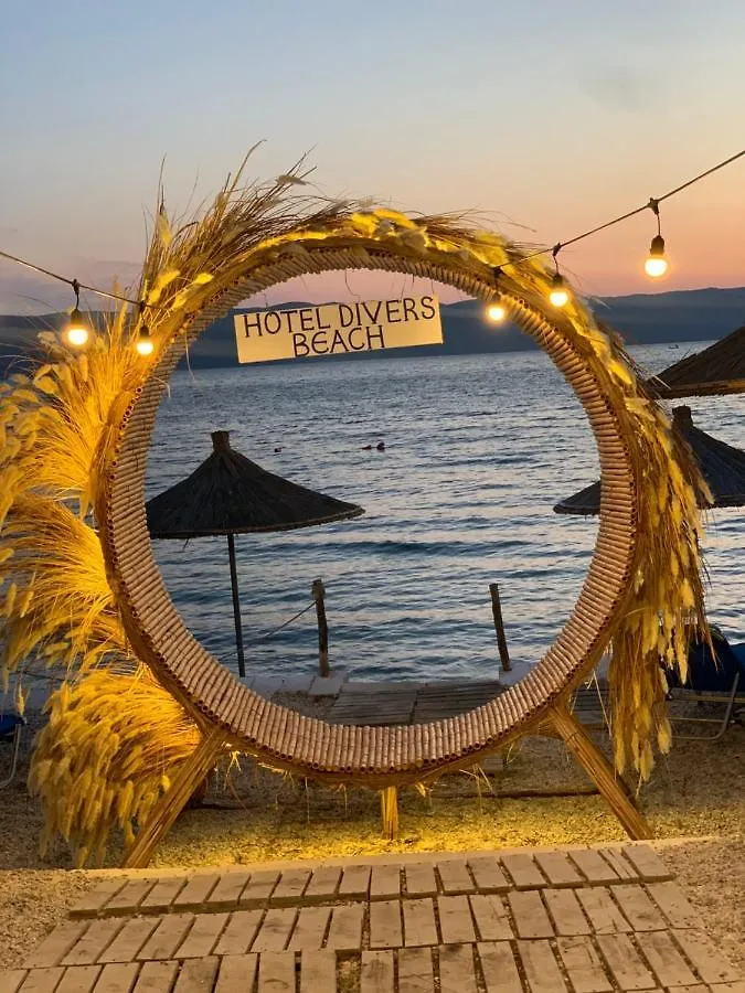 Hotel Divers Radhimë