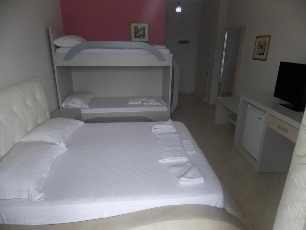 Hotel Divers Radhimë