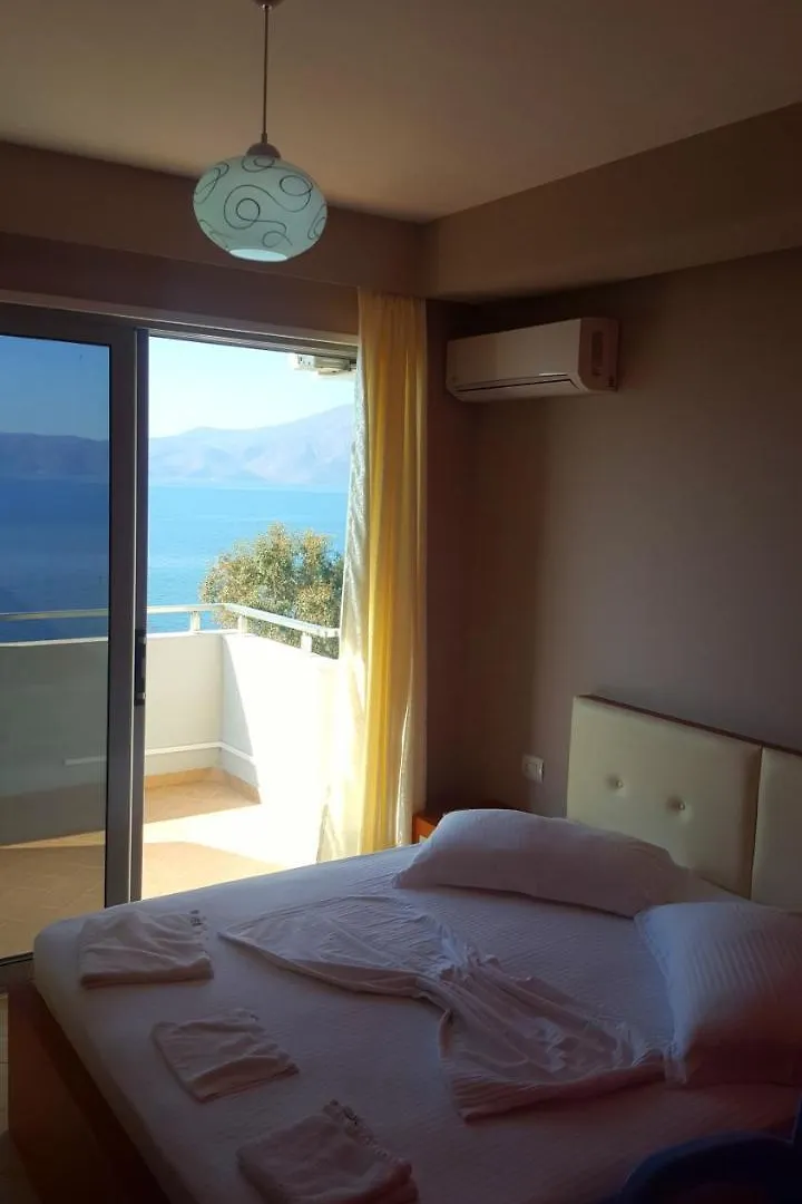 Hotel Divers Radhimë