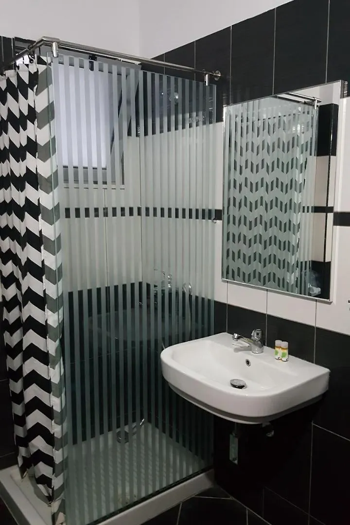 Hotel Divers Radhimë