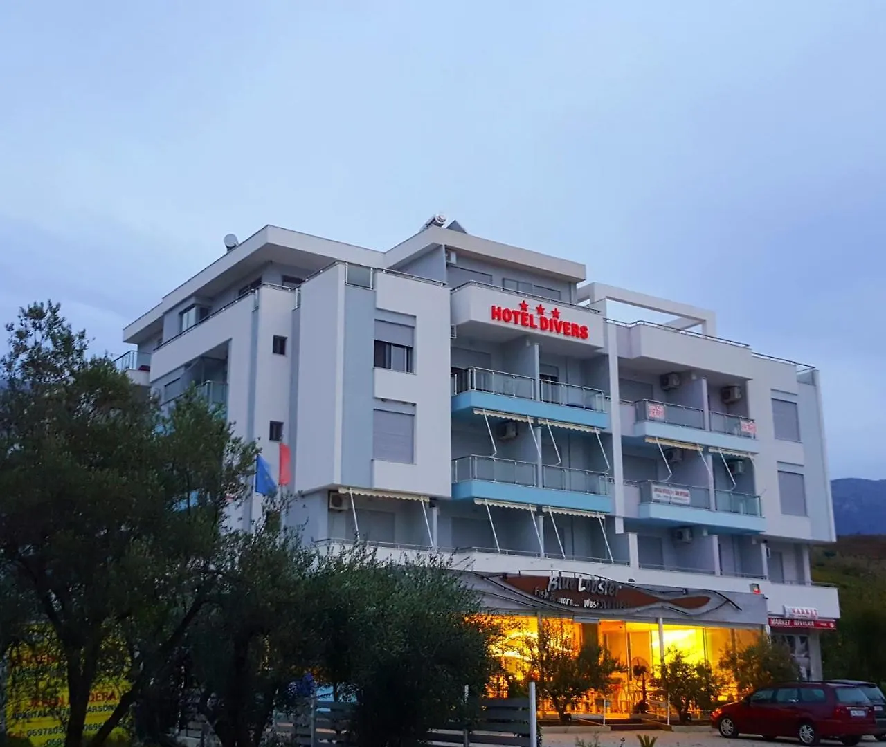 Hotel Divers Radhimë