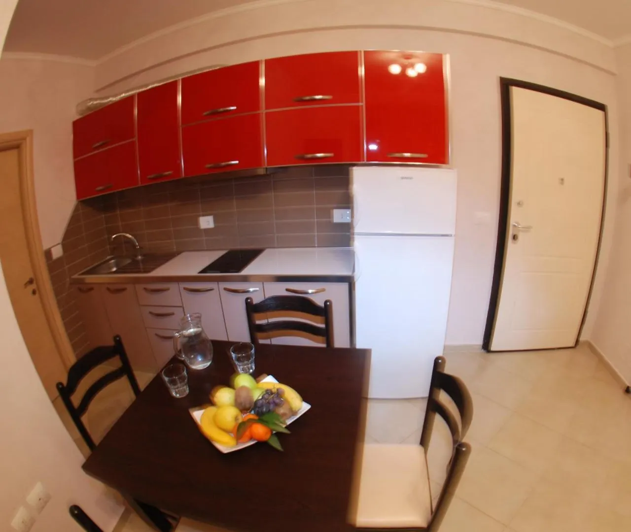 Hotel Divers Radhimë