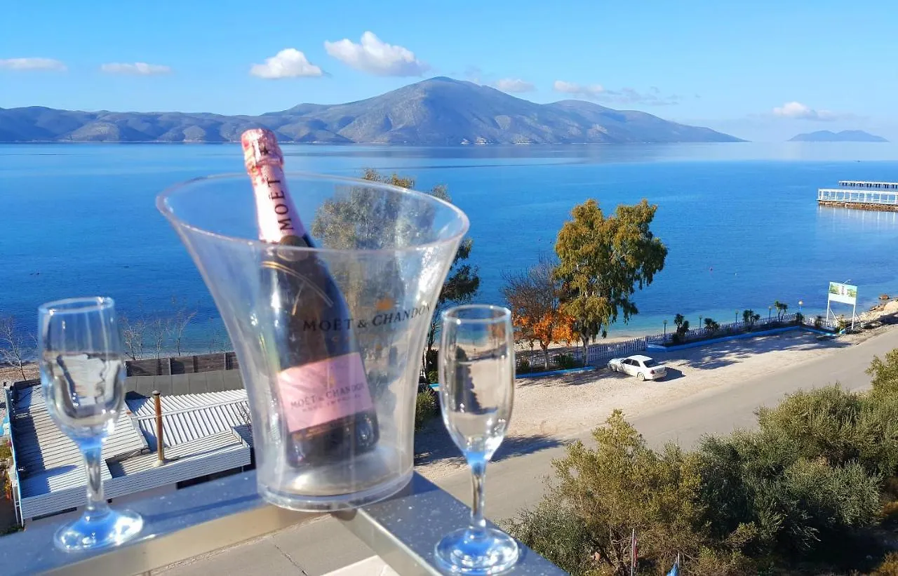 Hotel Divers Radhimë