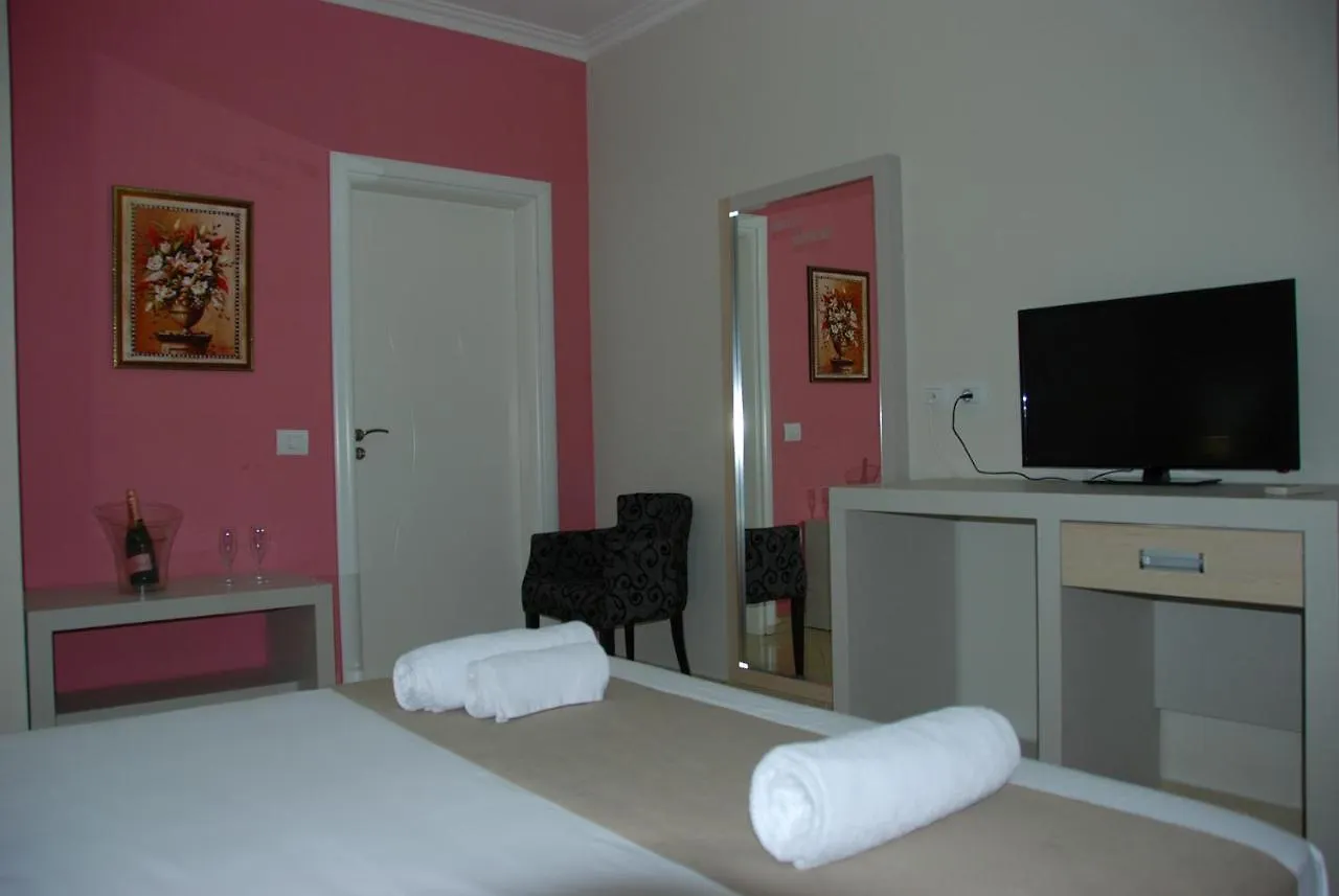 Hotel Divers Radhimë