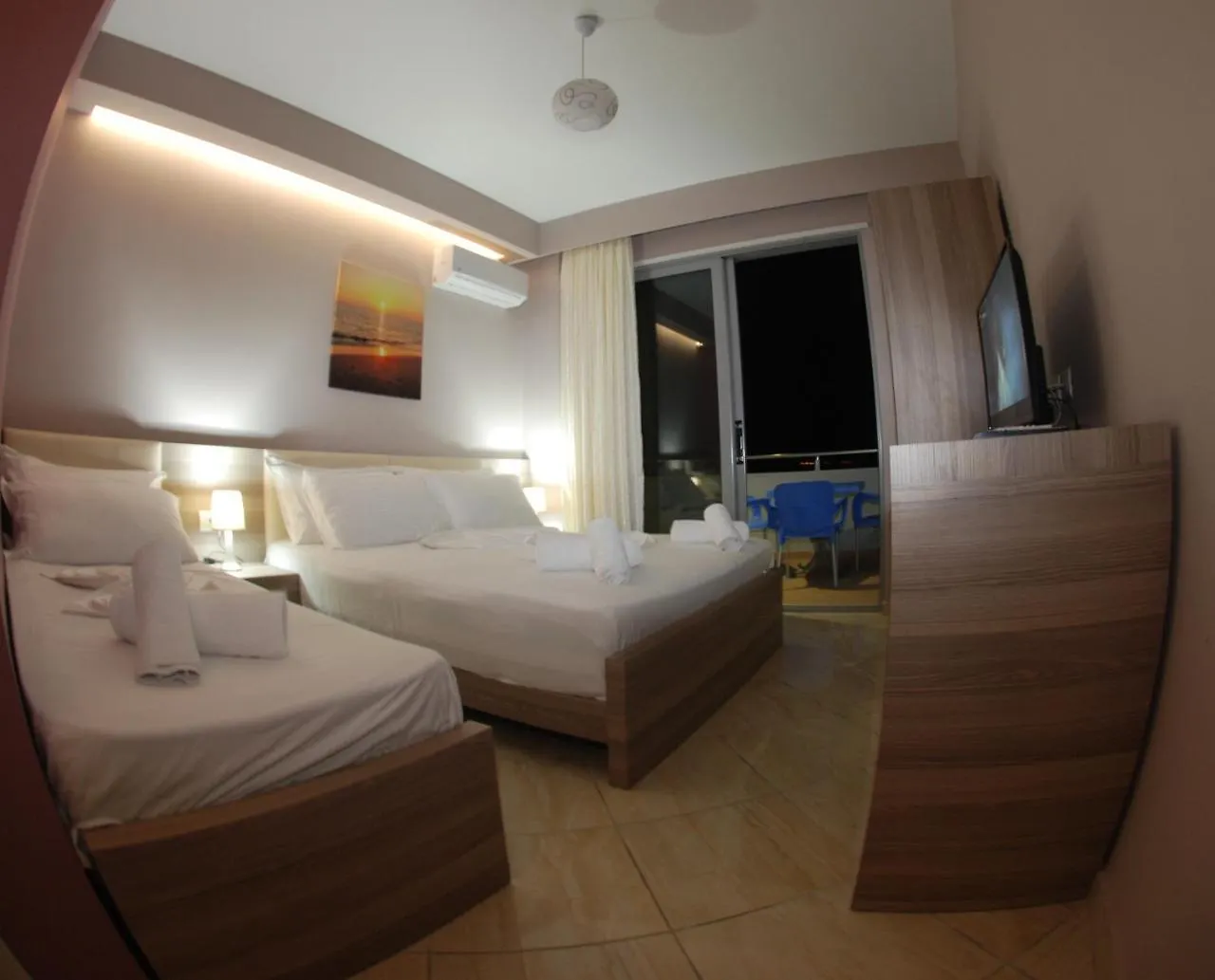Hotel Divers Radhimë