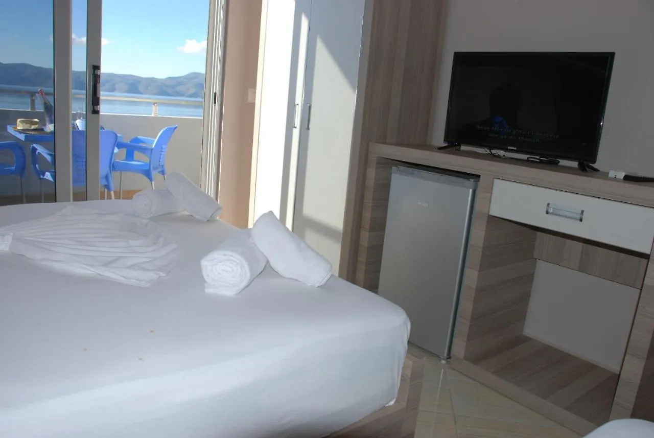 Hotel Divers Radhimë 3*,