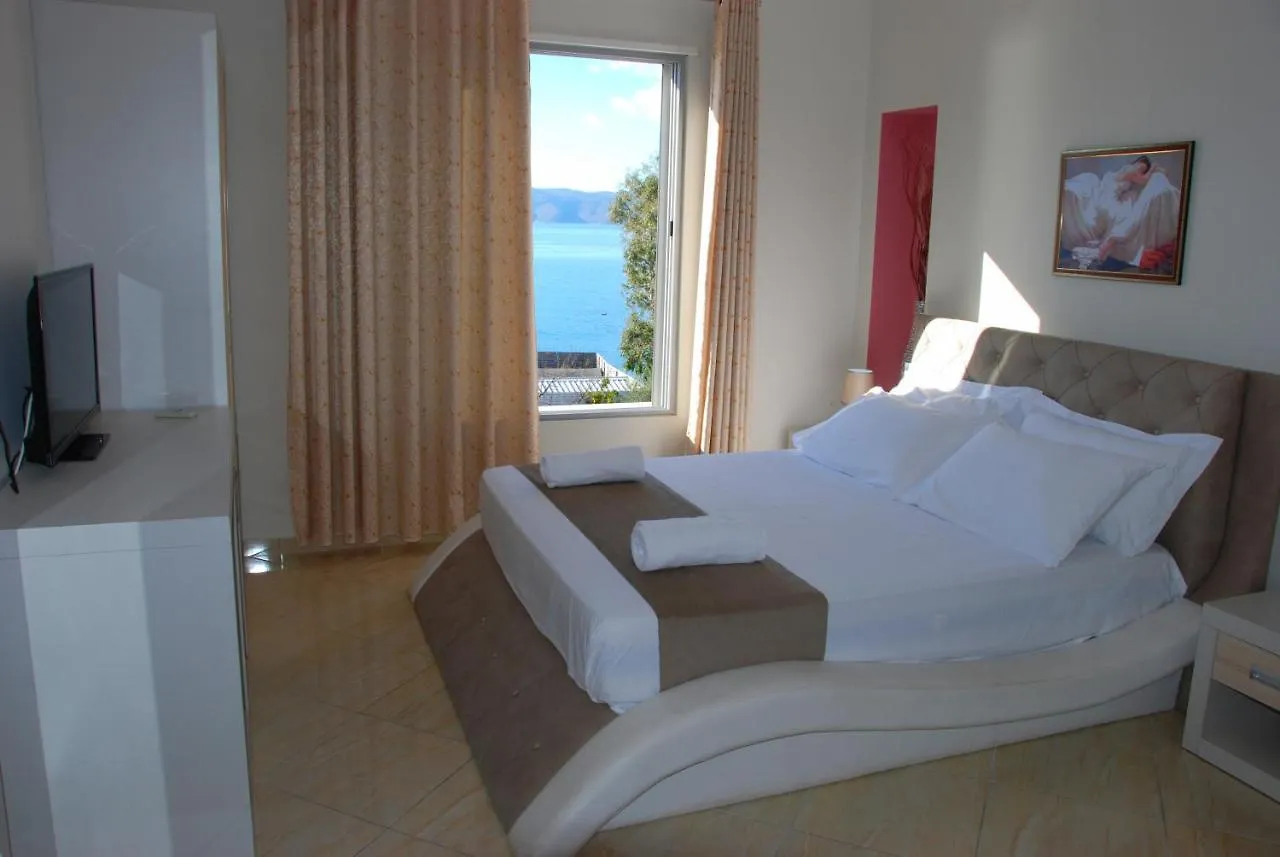 Hotel Divers Radhimë