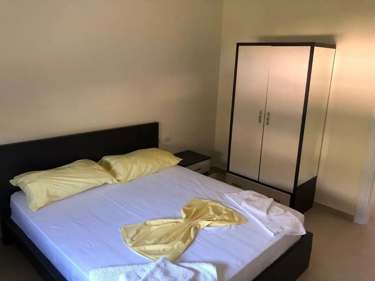 Hotel Divers Radhimë