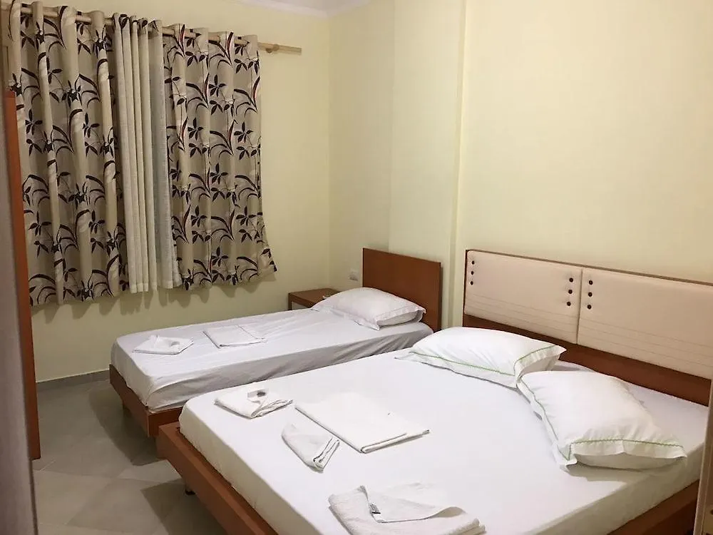 Hotel Divers Radhimë