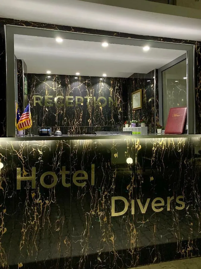 Hotel Divers Radhimë