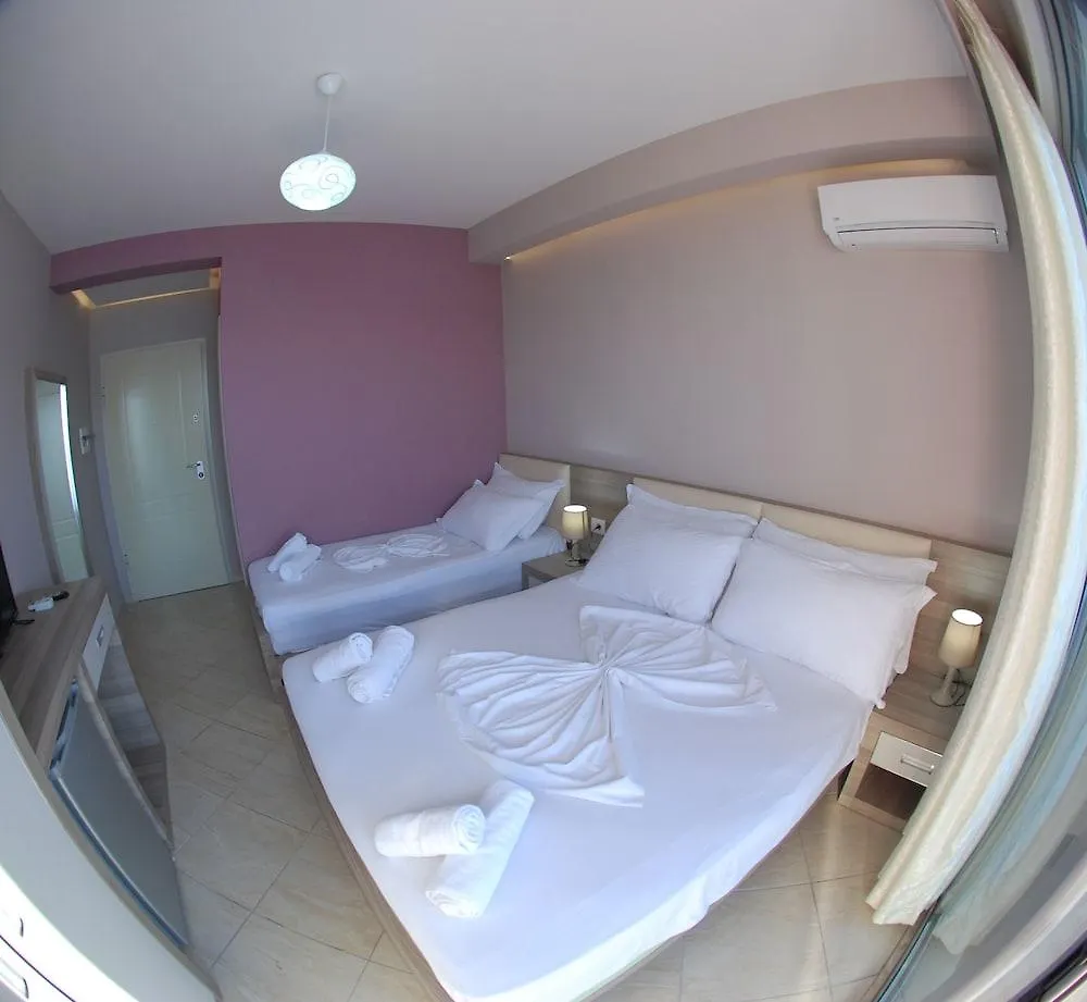 Hotel Divers Radhimë 3*,